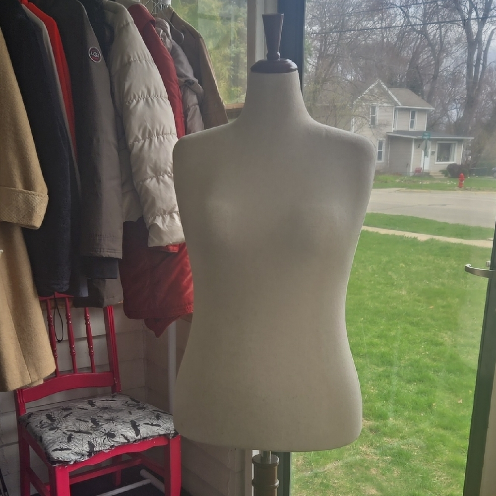 Adjustable Dress Form Mannequin